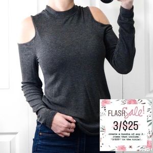 3/$25 Banana Republic Ribbed Cold Shoulder Top SM